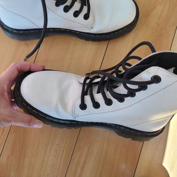 Dr. Martens white 8 eye classic women's size 8 - Picture 7 of 8